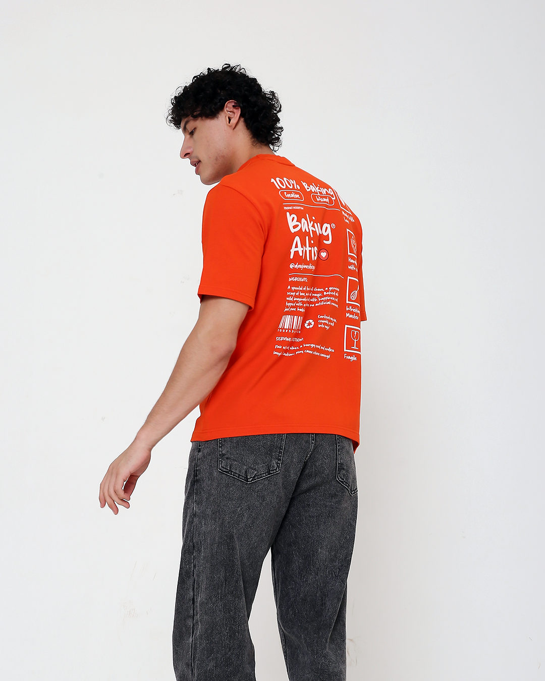Baking Artist (Oversized T-shirt)