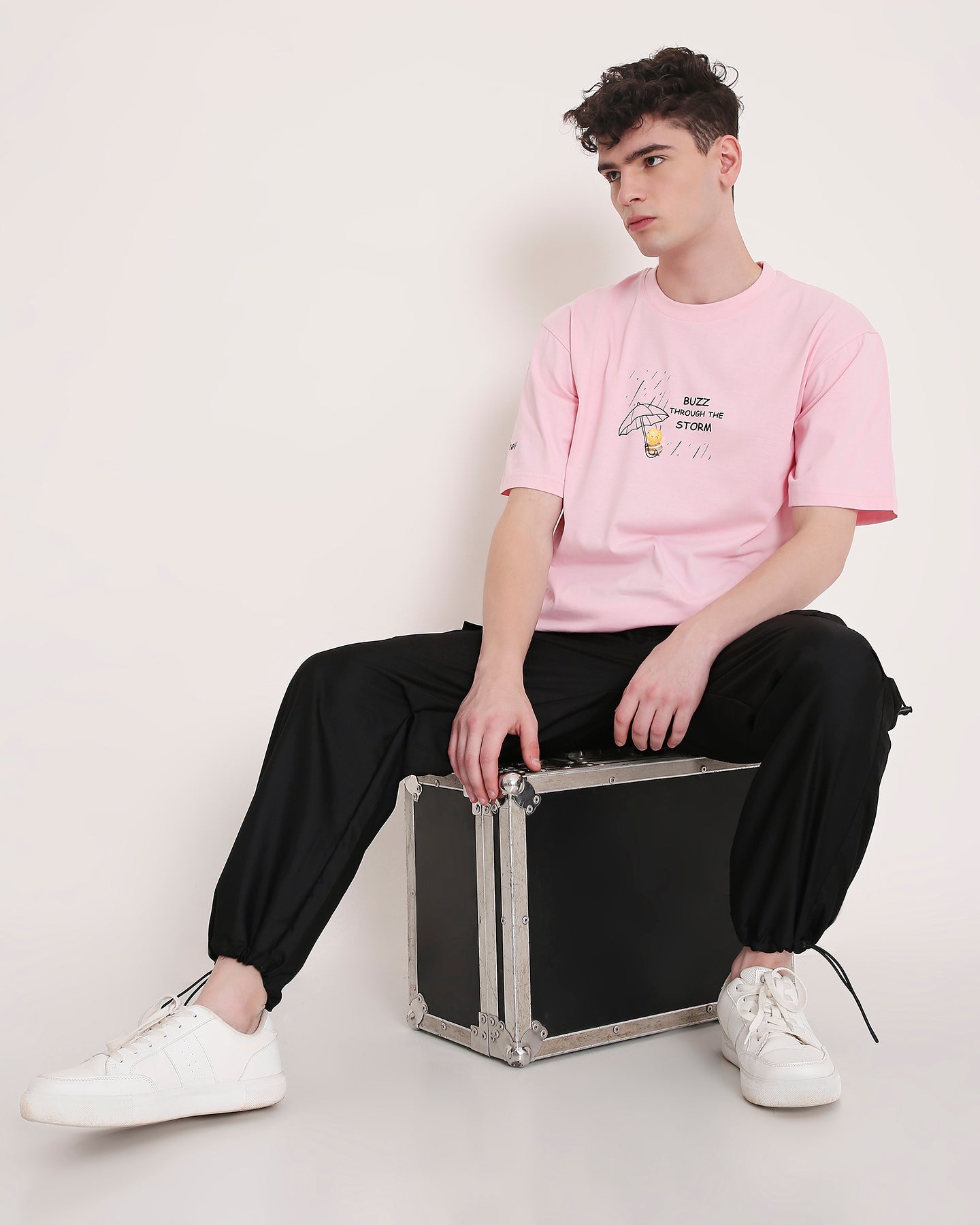 Buzz through the Storm (Oversized T-shirt)